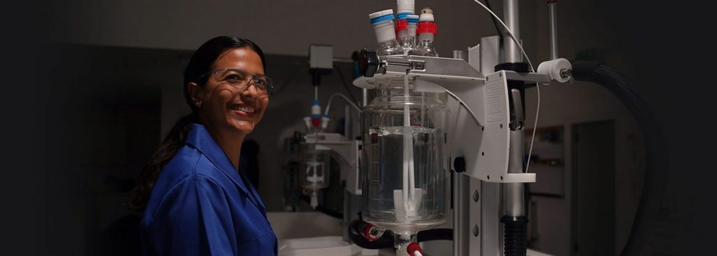 Syrris' Hatice Kasap at a photography session with an Orb Jacketed Reactor